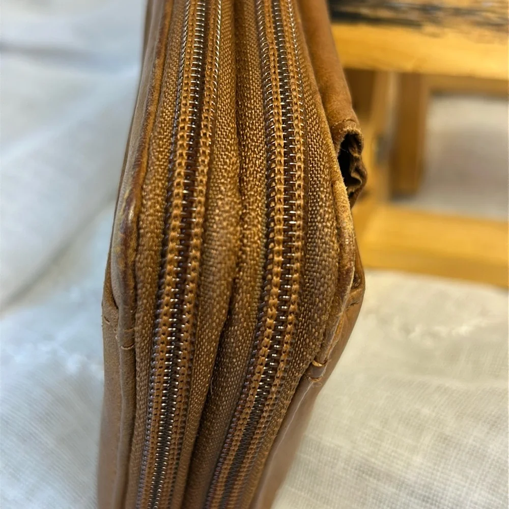 Fossil vintage leather wallet zip around wallet